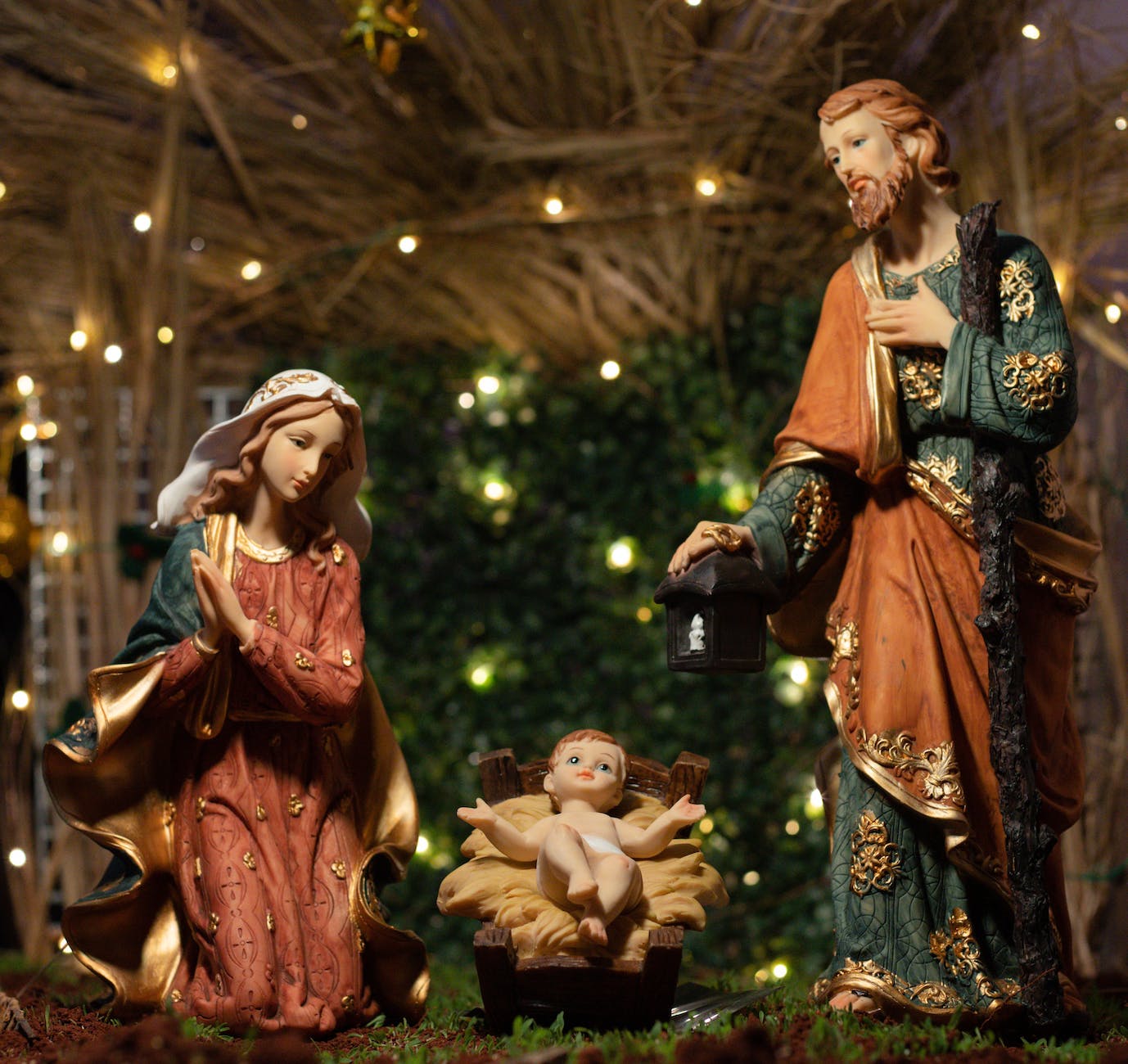 holy family figurines